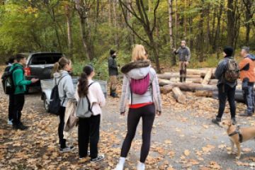 Vydarená októbrová akcia - Sobotné doobedie so 17 dobrovoľníkmi v Borovicovom háji 2024
